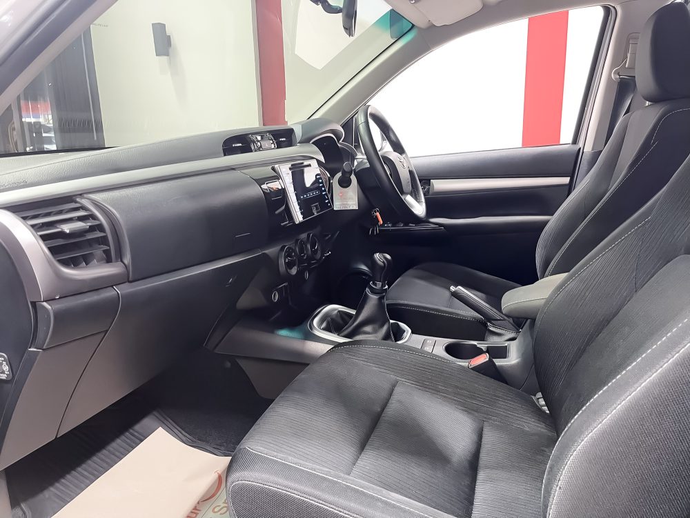 2019 TOYOTA HILUX REVO 2.4 E [1P1982]