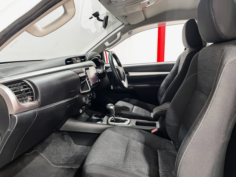 2020 TOYOTA HILUX REVO 2.4 MID PRERUNNER [1P2036]*