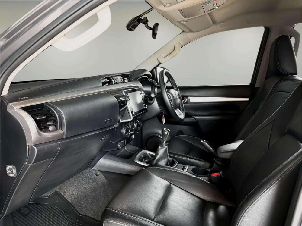 2023 TOYOTA HILUX REVO 2.4 MID PRERUNNER [1C0007]