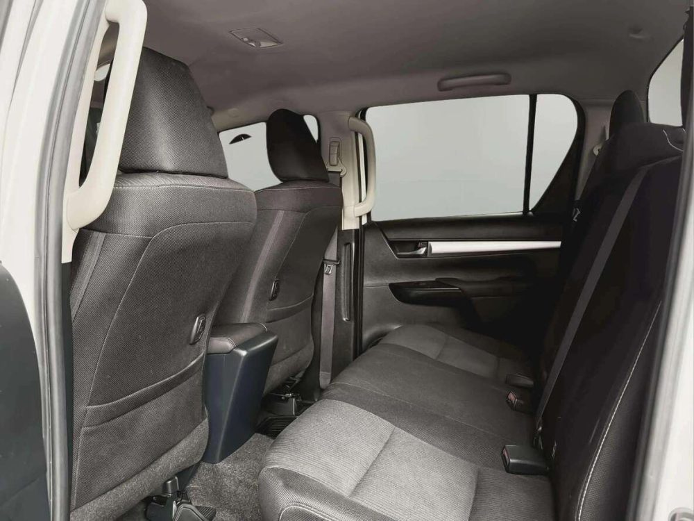 2021 TOYOTA HILUX REVO 2.4 MID PRERUNNER [1P2454]